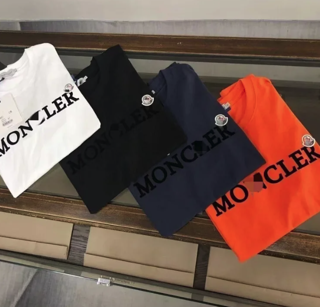 Moncler T-shirt