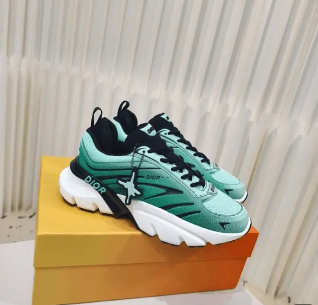 Dior B44