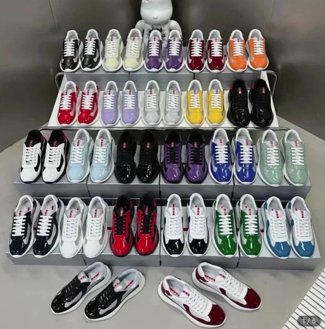 PRADA sbeakews