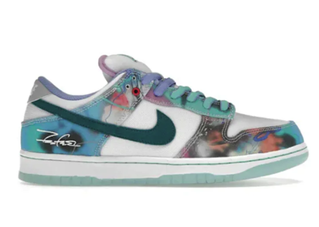futura laboratories x nike sb dunk low
