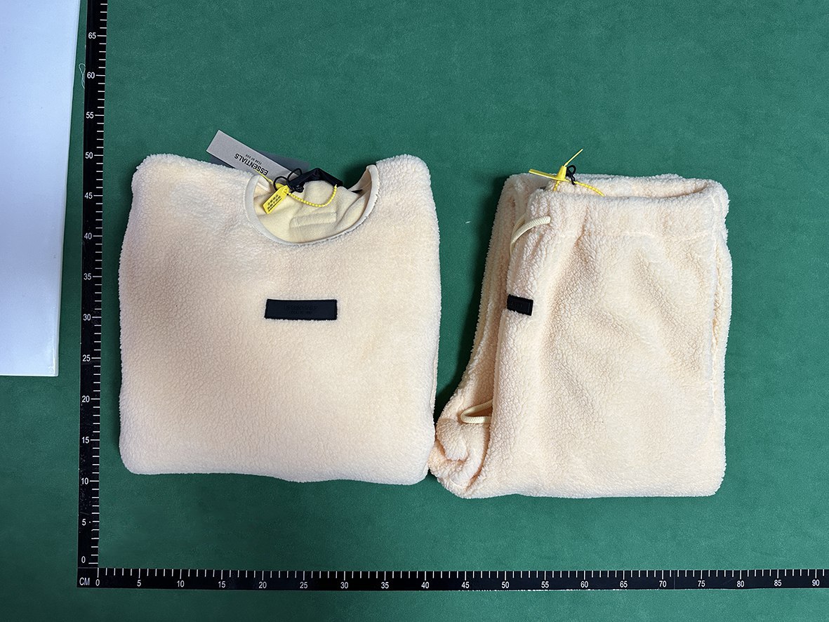  ESSENTIALS Suit （Sweater & Pants）