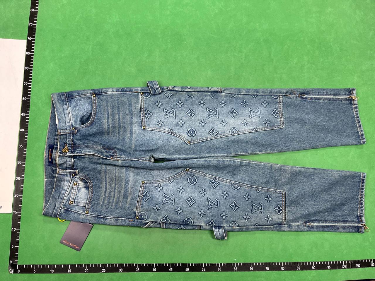 Louis Vuitton jeans  (37 CP)
