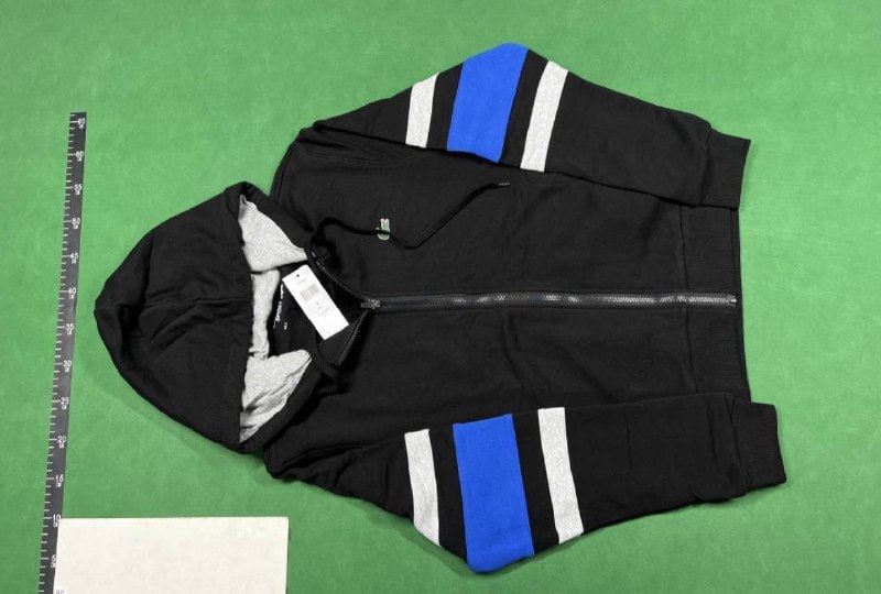 Lacoste hoodie  (38 CP)