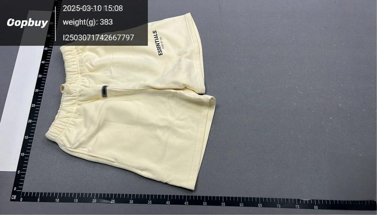 essentials shorts  (5 +)