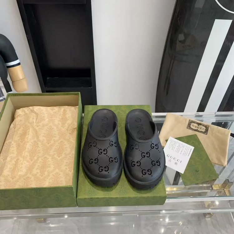 GUCCI slippers