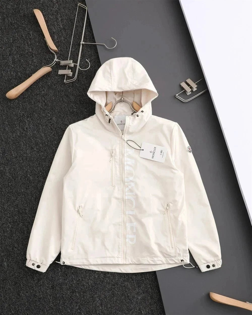Comfortable windproof and warm jacket 01