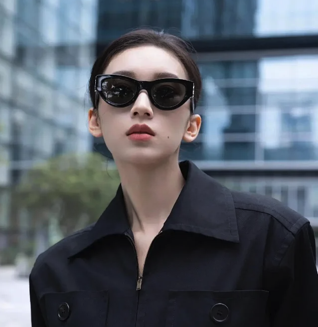 SAINT LAURENT Sunglasses