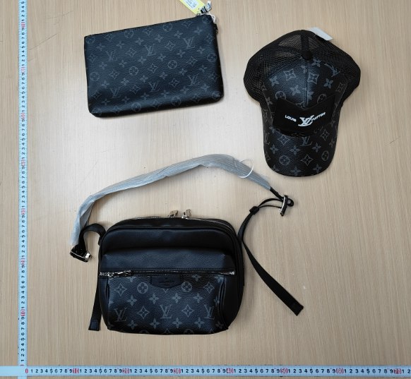 Burberry/Lv Three-piece set