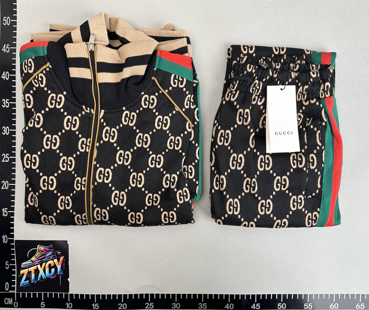   GUCCI suit