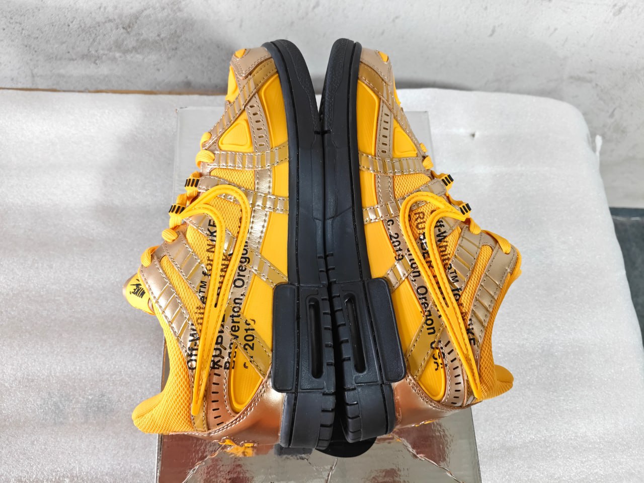 Off White Ruber