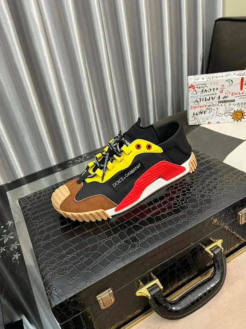 LV trainer Moncler Hogan