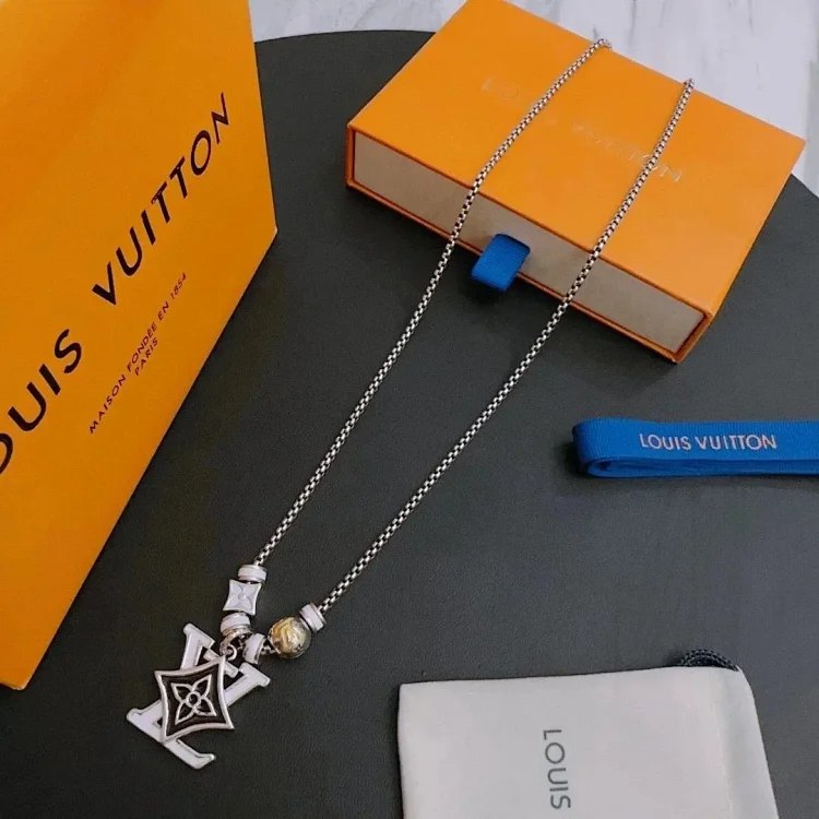 Louis Vuitton LV Fashionable and light luxury clavicle necklace with various designs（40 styles)